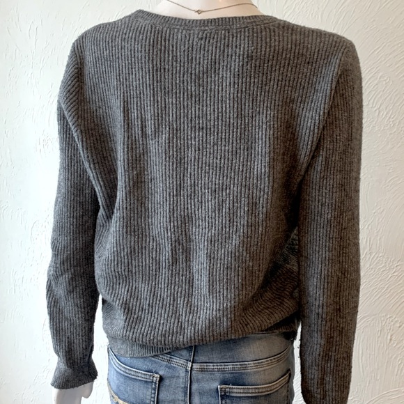 Grey sweater - Picture 2 of 3